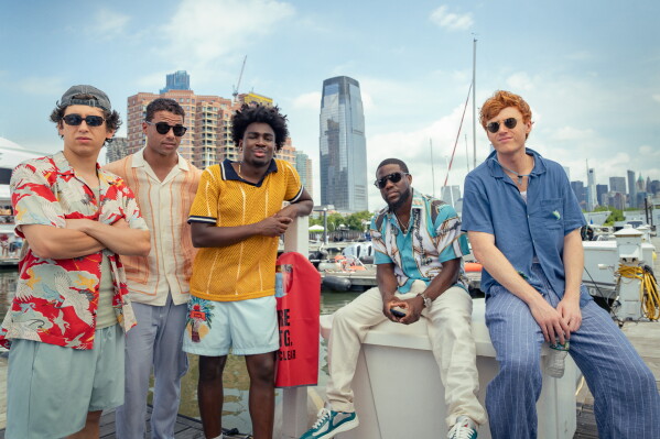 Kevin Hart e Marcello Hernández in una scena di 72 ore